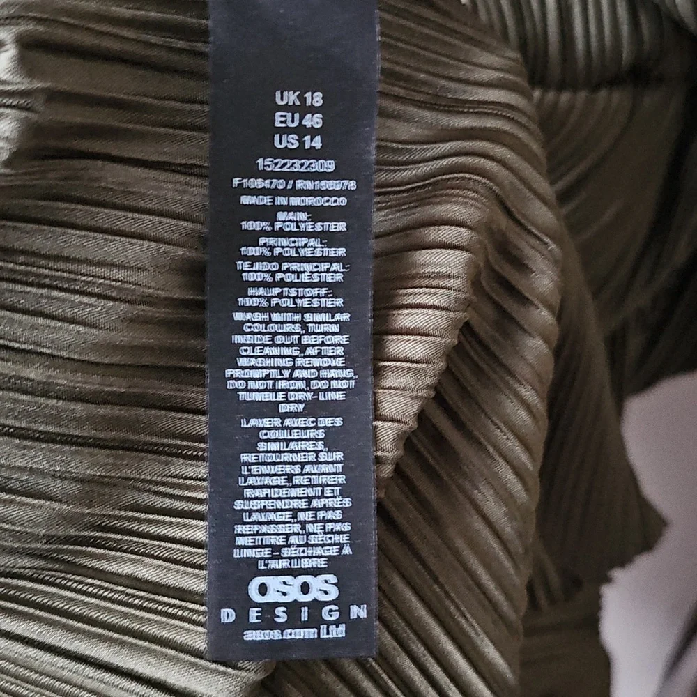 Asos Designe Curve Plisse Long Sleeve Wrap Tie Waist Maxi Dress In Khaki Green - Picture 7 of 7